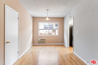 941 N San Vicente Blvd in West Hollywood, CA - Building Photo - Building Photo