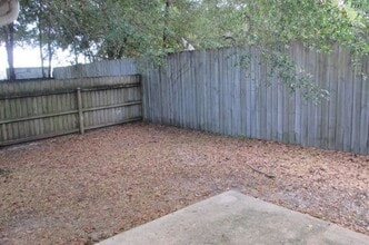 126 Classic Ct in Fort Walton Beach, FL - Building Photo - Building Photo
