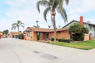 2517-2525 Delaware St in Huntington Beach, CA - Building Photo - Building Photo