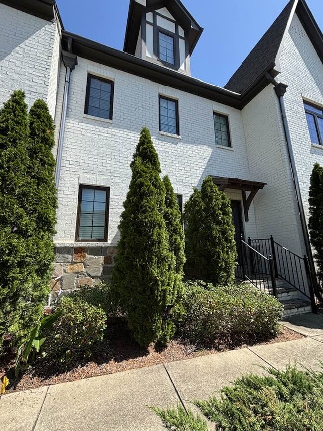 property at 962 Lennox BlvdBirmingham, AL35216