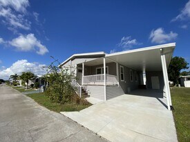 102 Congress St in Vero Beach, FL - Building Photo