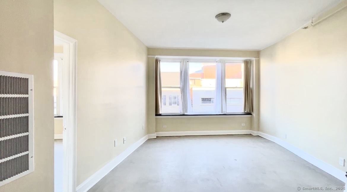77 Bank St-Unit -2B in Waterbury, CT - Building Photo