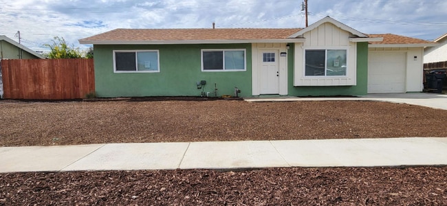 1327 Berkeley Dr in Redlands, CA - Building Photo - Building Photo