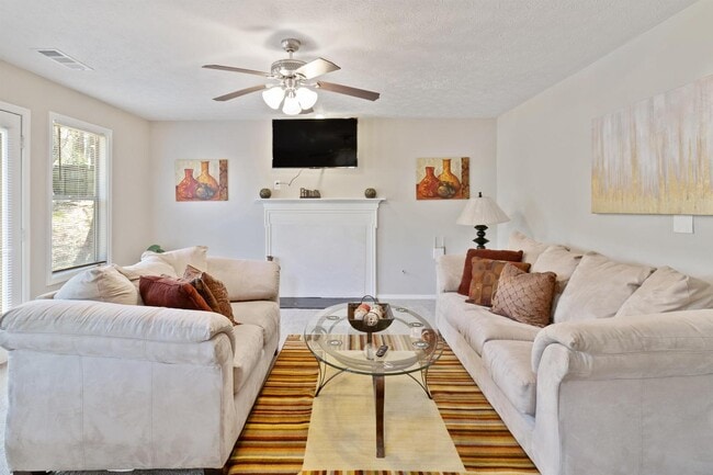 1225 Huntington Pl Cir in Lithonia, GA - Building Photo - Building Photo