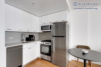 230 E 44th St in New York, NY - Building Photo - Building Photo