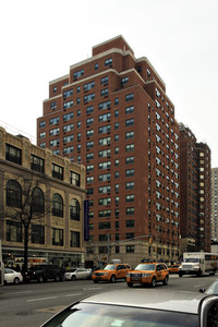 200 E 84th St in New York, NY - Foto de edificio - Building Photo