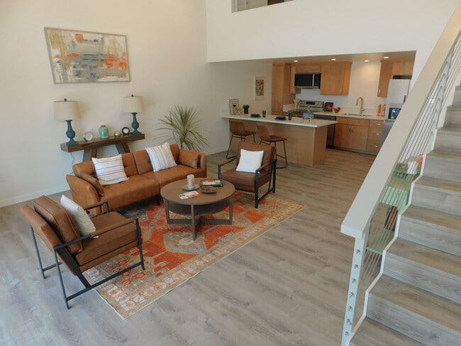 665 W 2nd St, Unit 2