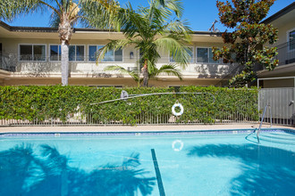 Lakewood Colony Apartments in Lakewood, CA - Foto de edificio - Building Photo