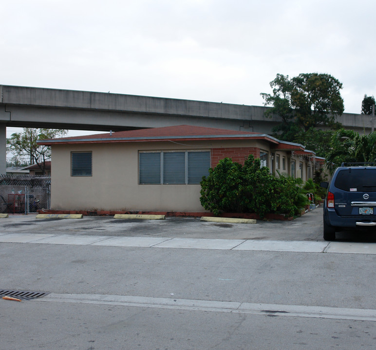 521-533 E 22nd St in Hialeah, FL - Building Photo