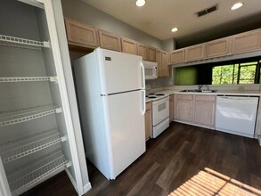 1437 Costa Mesa Dr in Zephyrhills, FL - Building Photo - Building Photo
