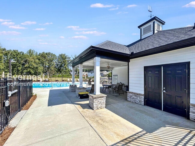 property at 662 Stately Dr