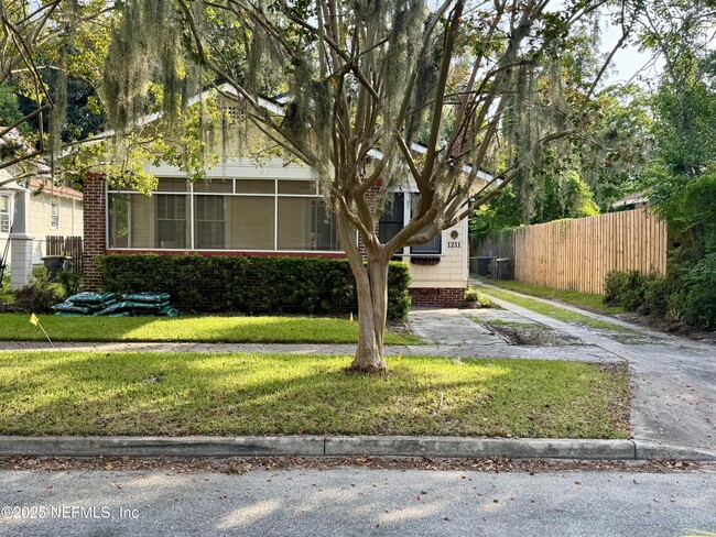 1211 Cherry St