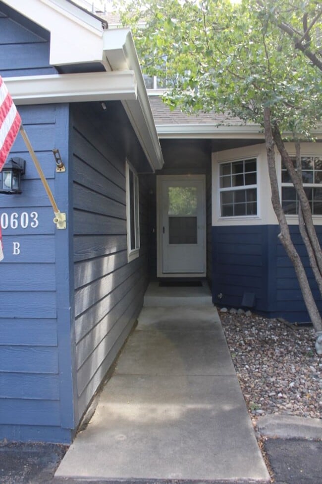 10603 W Dumbarton Cir in Littleton, CO - Building Photo - Building Photo