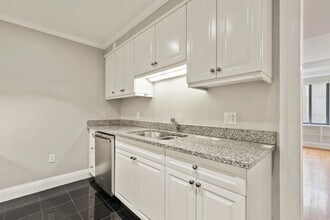 1 Huntington Ave, Unit 504 in Boston, MA - Foto de edificio - Building Photo