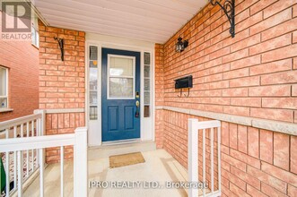 5735 Keldrew Ave in Mississauga, ON - Building Photo - Building Photo