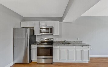 433 Atlantic St SE, Unit 2 in Washington, DC - Foto de edificio - Building Photo