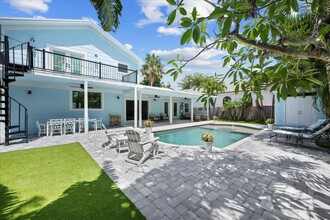 230 Pine Terrace in West Palm Beach, FL - Building Photo - Building Photo