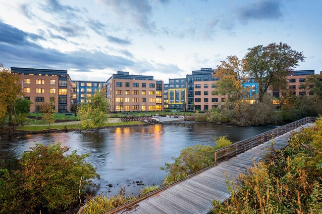 Edison on the Charles by Windsor in Waltham, MA - Foto de edificio - Building Photo