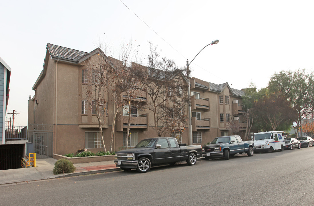 274 W Verdugo Ave in Burbank, CA - Building Photo