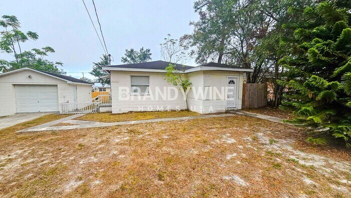 2610 E Annie St in Tampa, FL - Foto de edificio