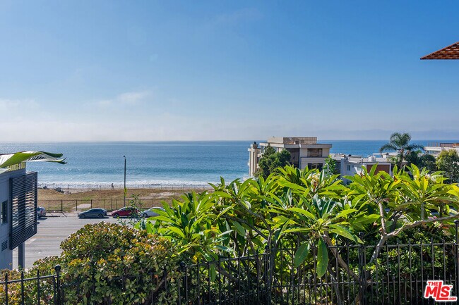 22609 Pacific Coast Hwy-Unit -B in Malibu, CA - Building Photo - Building Photo