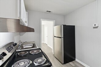 1724 E 39th St in Savannah, GA - Building Photo - Building Photo