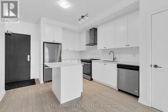 55 Duke St W in Kitchener, ON - Building Photo - Building Photo
