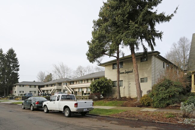 Crown Imperial in Portland, OR - Foto de edificio - Building Photo