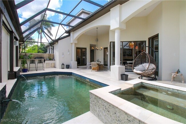 647 110th Ave N in Naples, FL - Foto de edificio - Building Photo