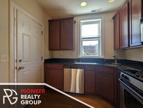 3240 N Clifton Ave, Unit 3246-W3 in Chicago, IL - Building Photo - Building Photo