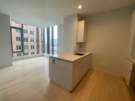 135 Seaport Blvd, Unit 708 in Boston, MA - Building Photo