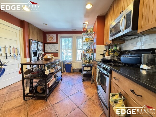 22 Burton St, Unit 1 in Boston, MA - Building Photo - Building Photo