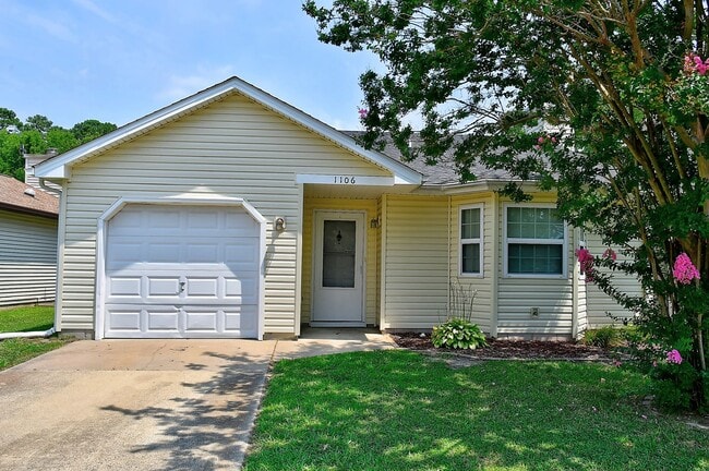 1106 Eaglewood Dr in Virginia Beach, VA - Building Photo - Building Photo