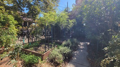 3116 San Carlos Way in Sacramento, CA - Foto de edificio - Building Photo