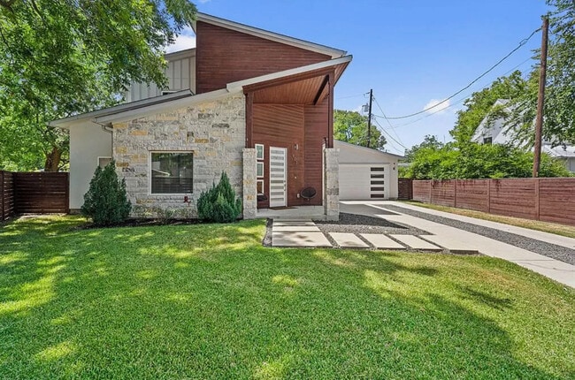 property at 903 Garden Villa Ct
