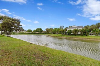 5545 Courtyard Dr in Margate, FL - Building Photo - Building Photo