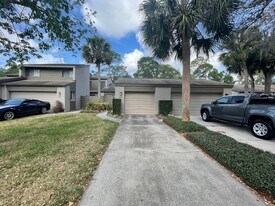 477 Meadowood Blvd in Fern Park, FL - Building Photo