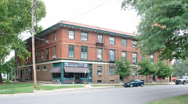 The Devon Flats in Topeka, KS - Building Photo - Building Photo