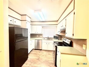 127 Cabana Dr in Victoria, TX - Building Photo - Building Photo