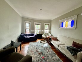 85 Lowden Ave, Unit 2 in Somerville, MA - Building Photo