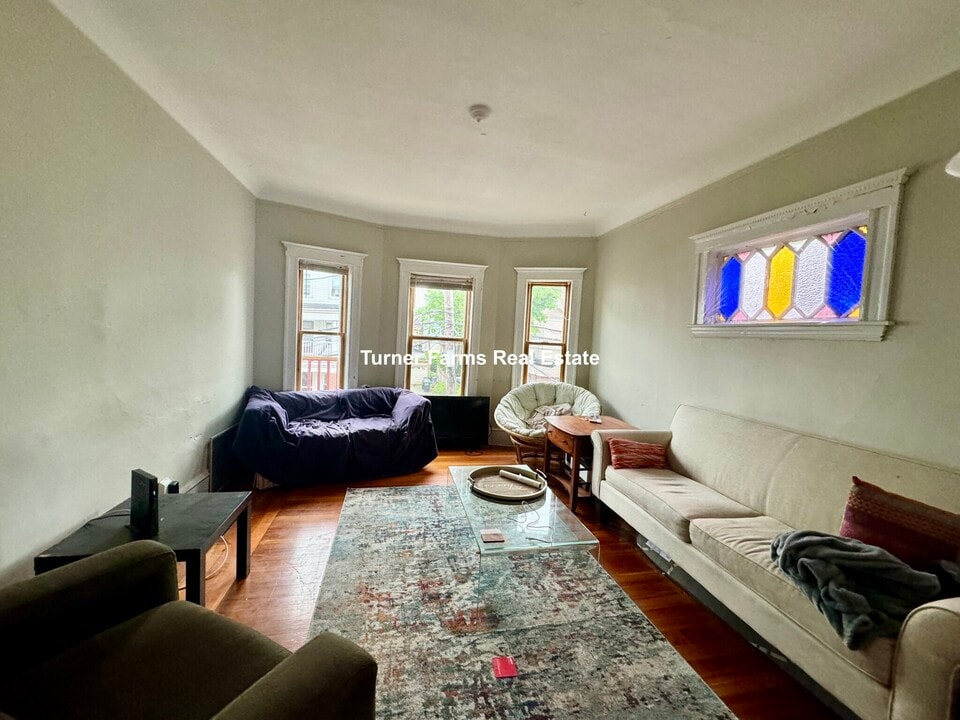 85 Lowden Ave, Unit 2 in Somerville, MA - Foto de edificio