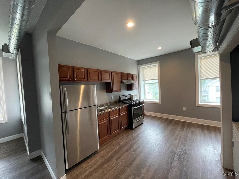 2015 Highland Ave in Utica, NY - Building Photo