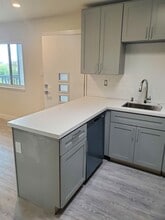 NEWLY REMODELED Apartment in Brisbane in Brisbane, CA - Building Photo - Building Photo