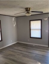 310 E Jackson St in Versailles, MO - Building Photo - Building Photo