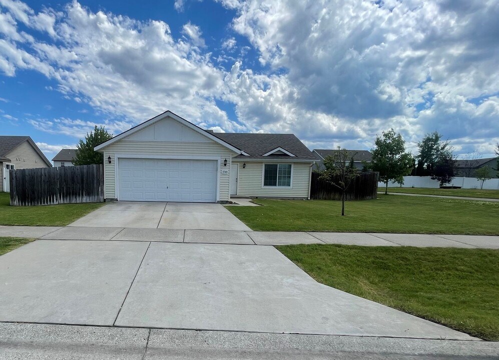 3748 Pandion Dr in Coeur d'Alene, ID - Building Photo
