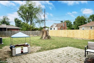 2712 Sharon Way in Louisville, KY - Building Photo - Building Photo