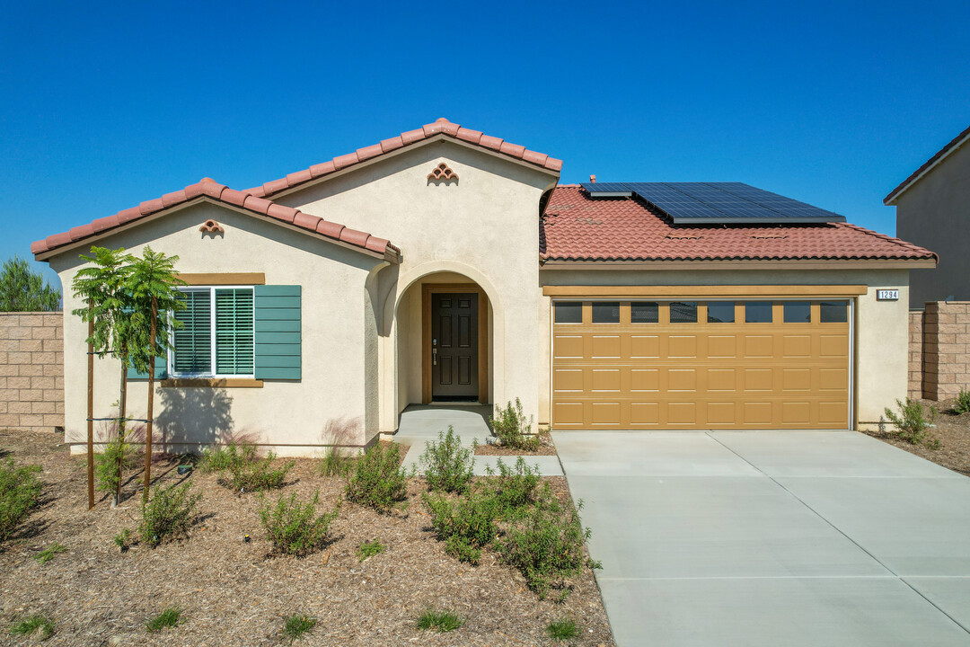 Heritage Place in Hemet, CA - Foto de edificio