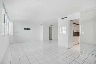 5055 Collins Ave, Unit 6A in Miami Beach, FL - Foto de edificio - Building Photo