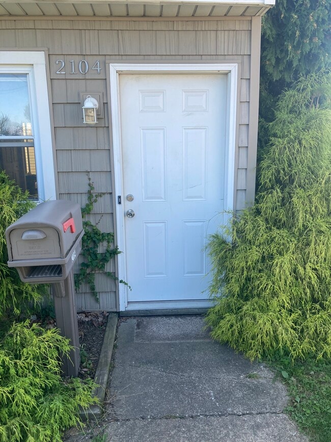 2104 Emerson Ave