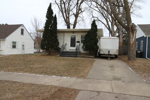 2416 S Glendale Ave in Sioux Falls, SD - Building Photo